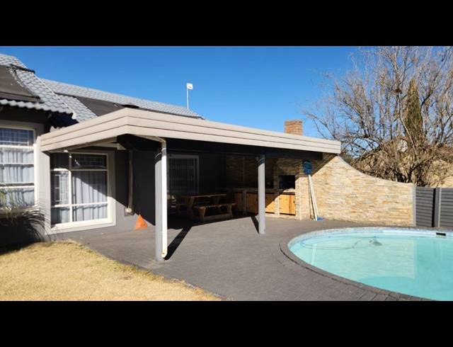 3 BEDROOM HOUSE FOR SALE IN SECUNDA CENTRAL